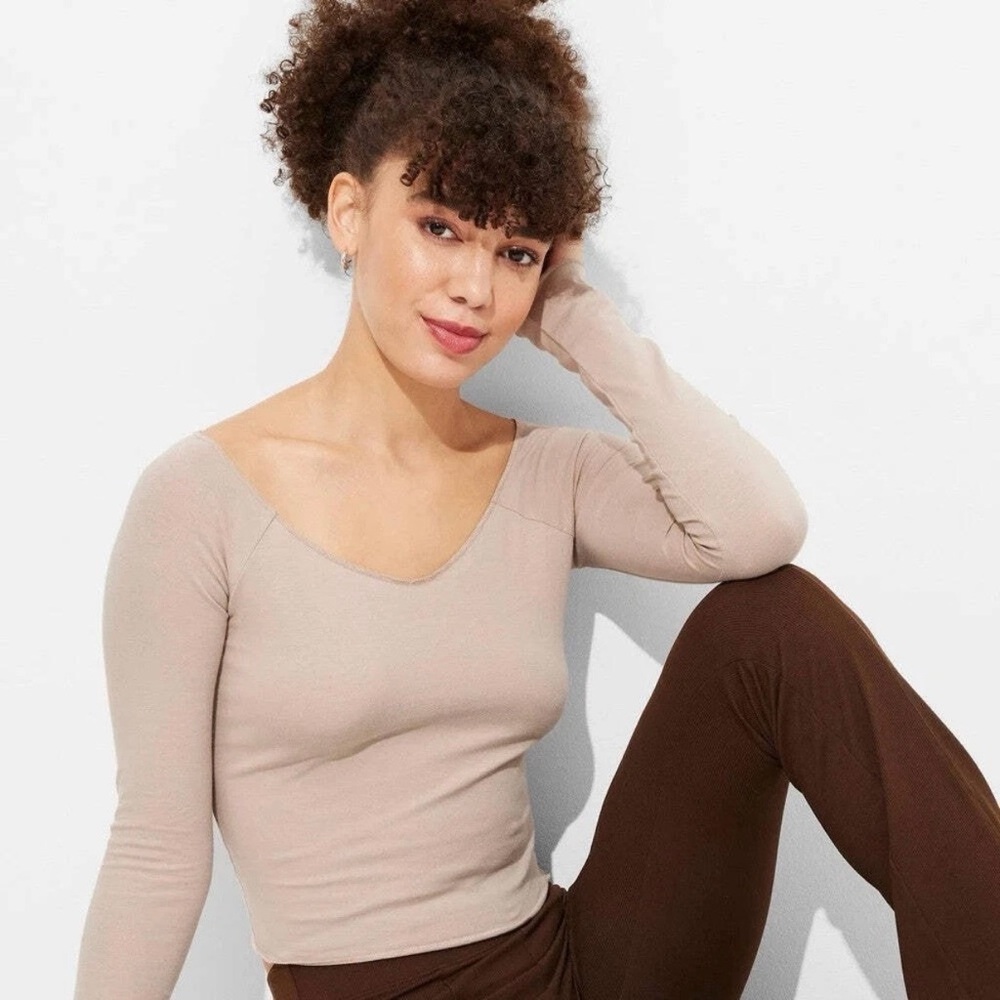 Wild Fable Women's Long Sleeve Taupe V Neck T-Shirt